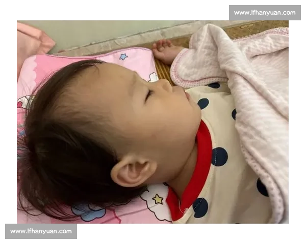 萌娃连败三球怒摔球拍 教练暖心引导化解情绪风暴